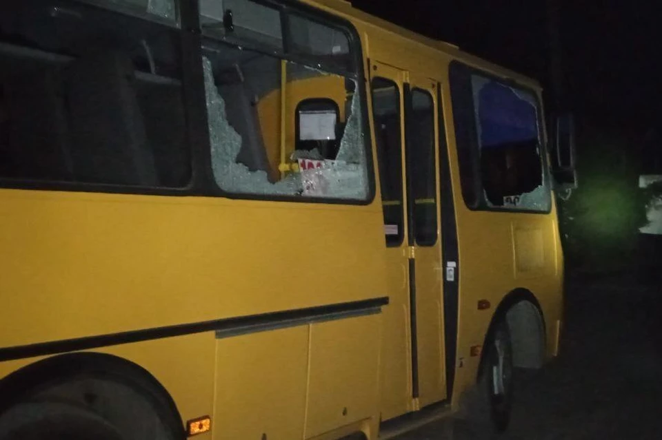 Автобусы, курсирующие по маршруту №106, повреждены в результате обстрела Ясиноватой со стороны ВСУ. Фото: Шевченко/ТГ