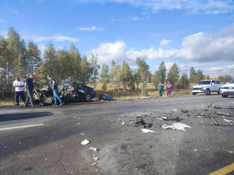 В жестком ДТП с фурой на трассе М-2 под Тулой погиб водитель автомобиля Toyota