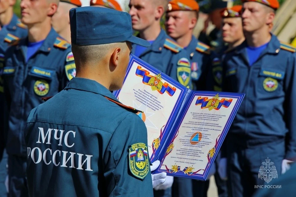 В Донецком институте противопожарной службы МЧС России прошла церемония принятия присяги курсантами. Фото: ГУ МЧС России по ДНР