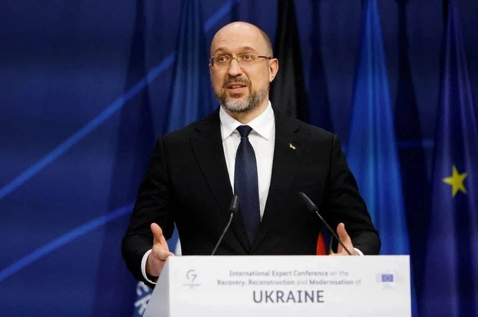 Премьер Украины Шмыгаль сообщил о повреждении 37 оборонных предприятий