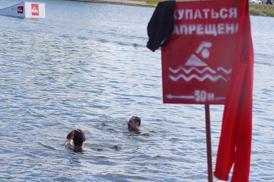 К берегу он выплывал самостоятельно
