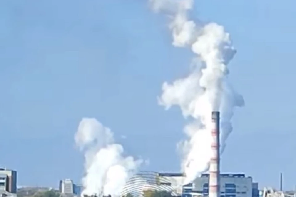 От ТЭЦ доносился громкий гул.