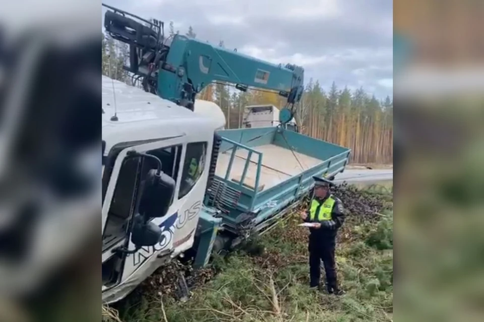 Автоинспекторы разбираются в причинах аварии. Фото: ГИБДД Свердловской области