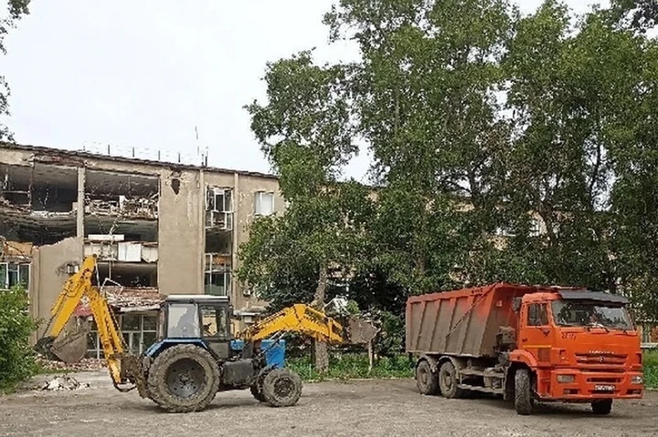 На месте разрушенного обстрелом института в Донецке может появиться технопарк. Фото: ТГ/Кулемзин