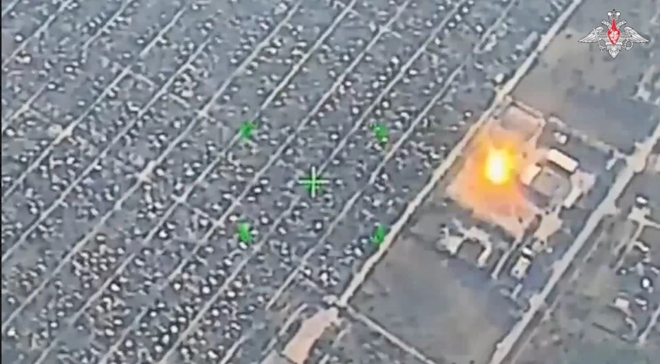 Видео уничтожения склада ВСУ в Константиновке опубликовало Минобороны РФ. Фото: скриншот с видео