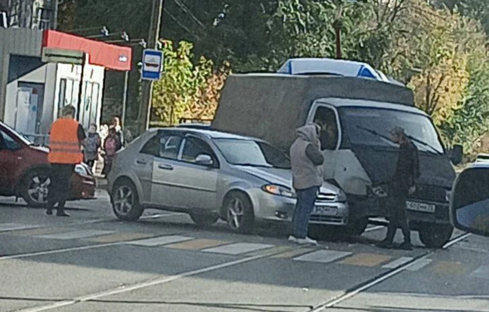 В Ульяновске из-за ДТП на Верхнеполевой встали трамваи №1, 11 и 15 | ФОТО: Ульяновскэлектротранс