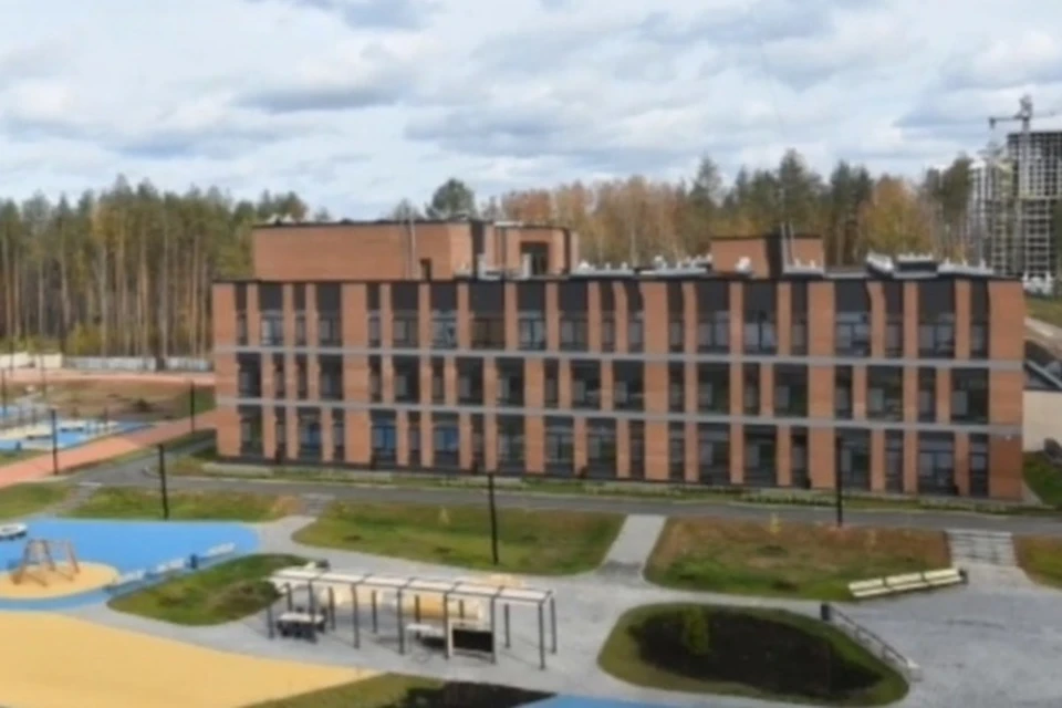 Общая площадь школы превышает 9 тысяч кв.м. Фото: скриншот из видео @semenov_yaroslav78