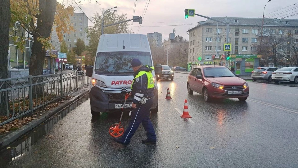 На улице Сулимова водитель сбил девятилетнюю девочку. Фото: ГИБДД Екатеринбурга