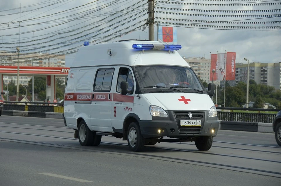 В Туле на улице Кутузова пьяный водитель автомобиля Mazda врезался в скорую помощь