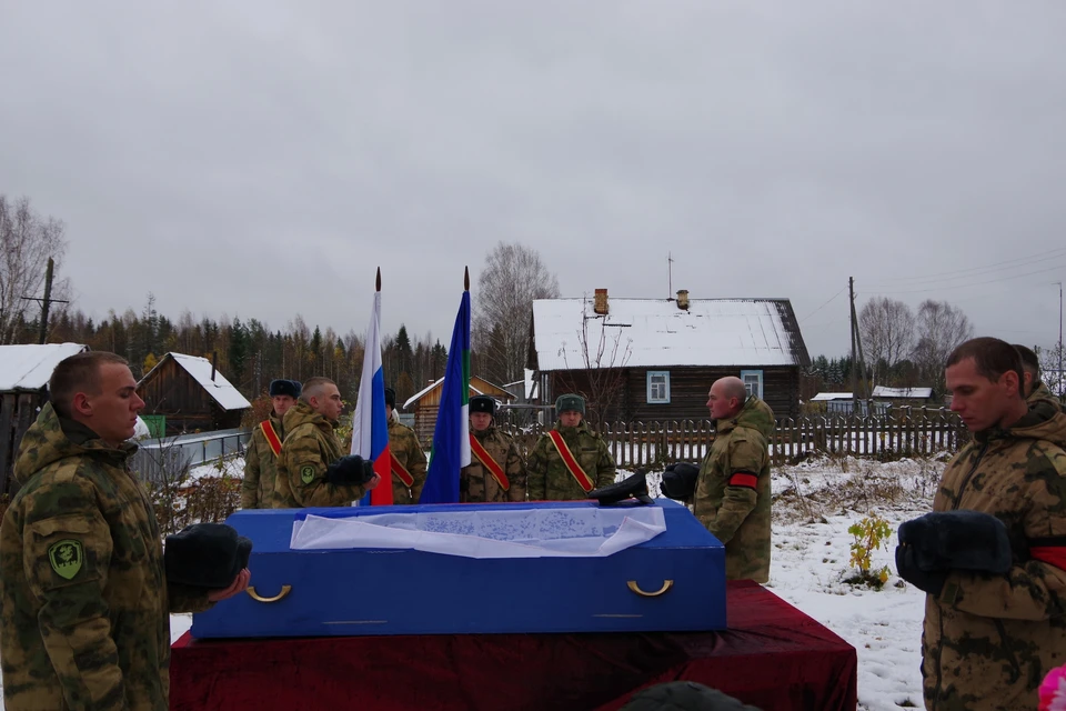 В Коми проводили в последний путь погибшего в СВО Алексея Цыпанова