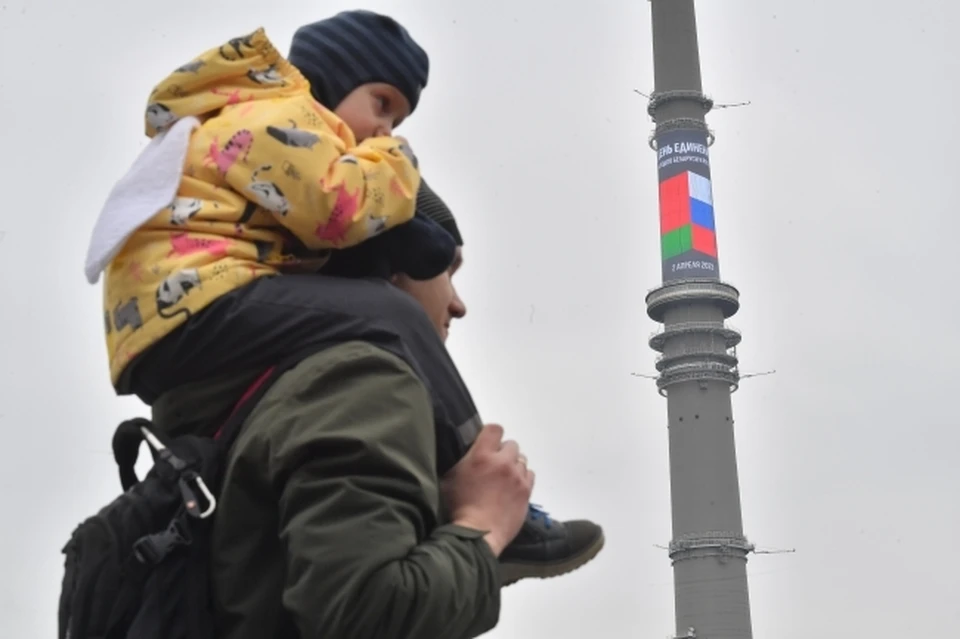 В России сегодня отмечается День отца.