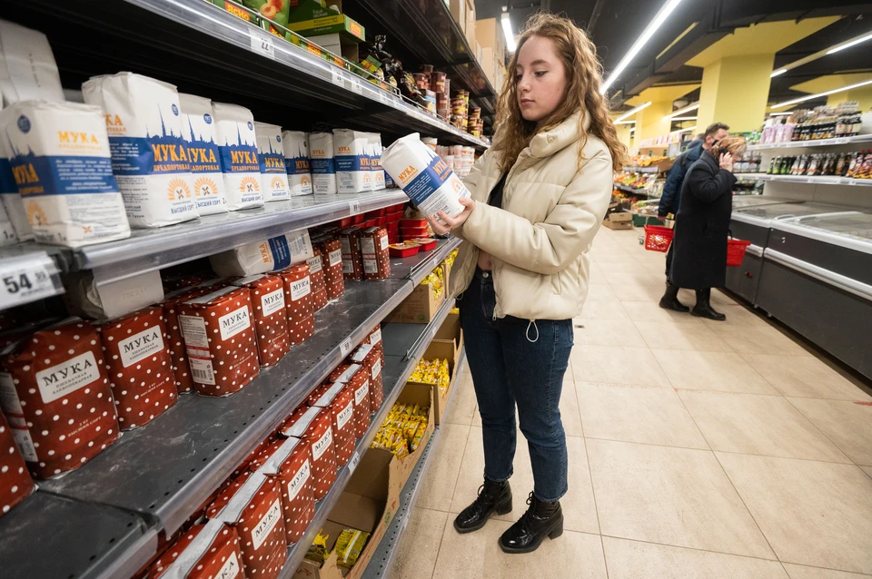 В новом магазине обещают ограниченный ассортимент самых необходимых товаров, скромный интерьер, и более низкие, чем в сетевых супермаркетах, цены