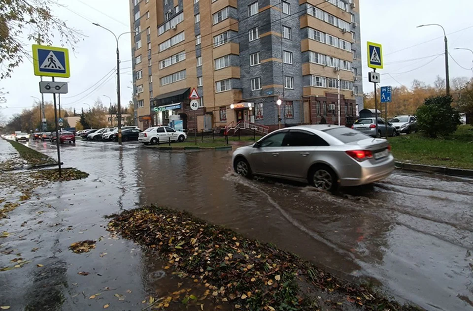 Ураганный ветер и ливень обрушились на Нижний Новгород 17 октября.