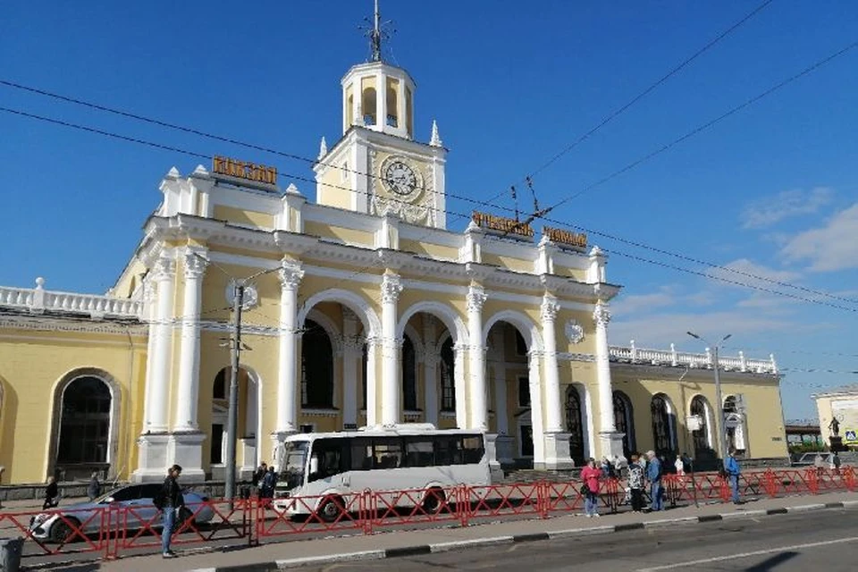 Парковку у вокзала Ярославль Главный планируют сделать платной.