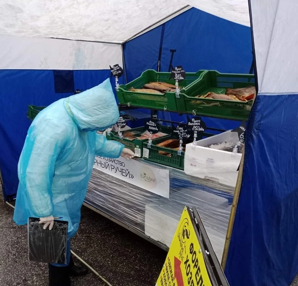 В Ульяновске на сельхозярмарке ветеринары проверили 52 туши мяса, 1282 кг колбасы и 26 тонн растительной продукции. Фото агентство по ветеринарии Ульяновской области