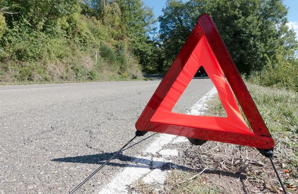 Сыктывкарские спасатели обогрели попавшую в ДТП двухгодовалую девочку