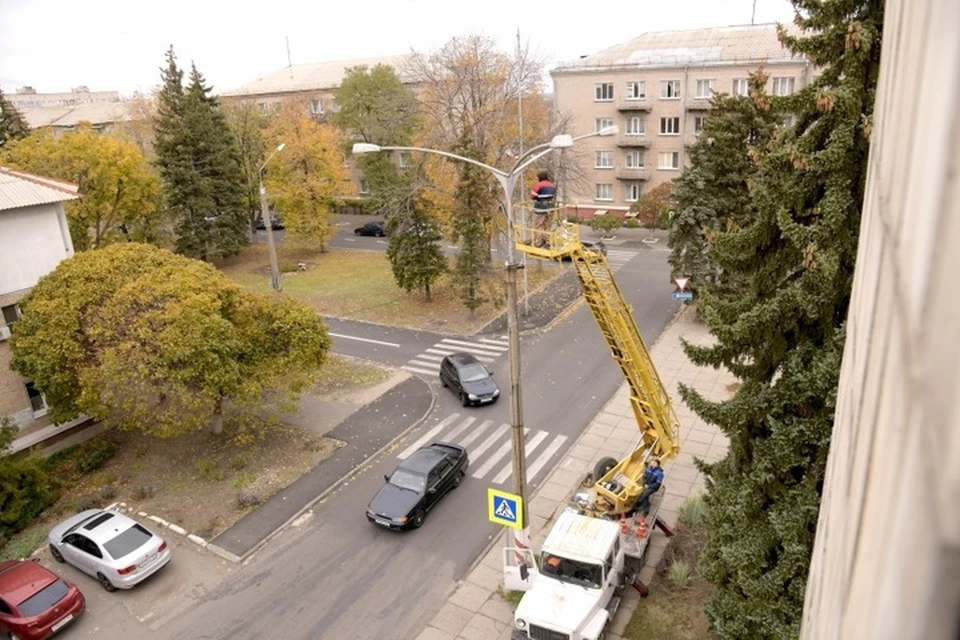 Коммунальщики установили 100 новых фонарей и обновили 480 метров кабеля. ФОТО: администрация Свердловска