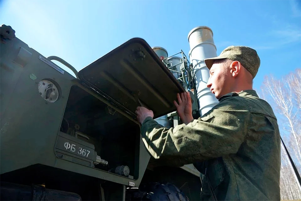 Российские ПВО отразили массированную атаку украинских дронов на Крым.