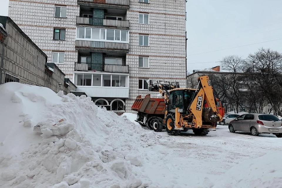 Ярославль от снега расчищают 34 дорожные машины