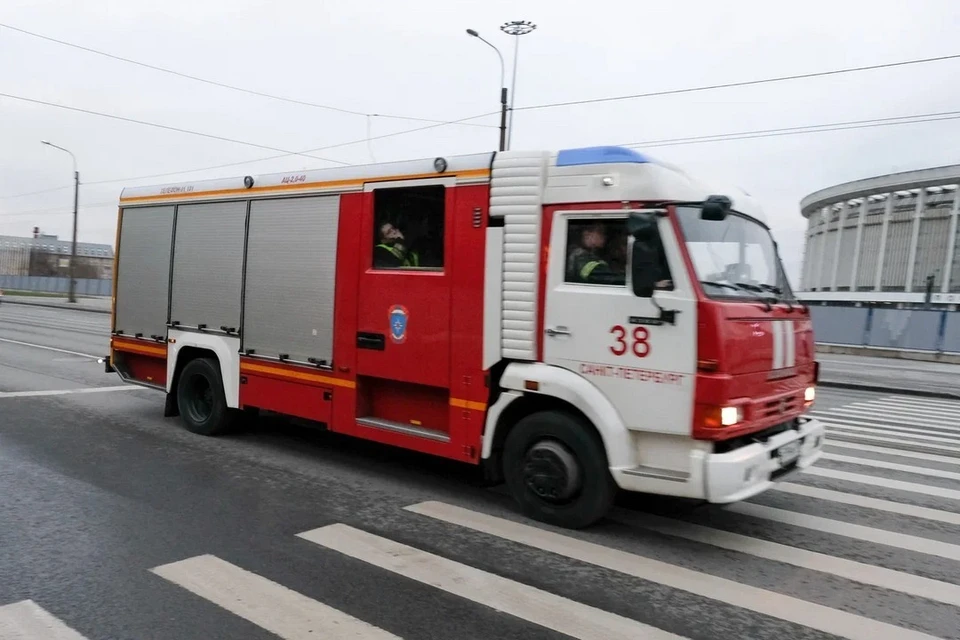 Человек пострадал при пожаре на кухне в Приморском районе Петербурга.