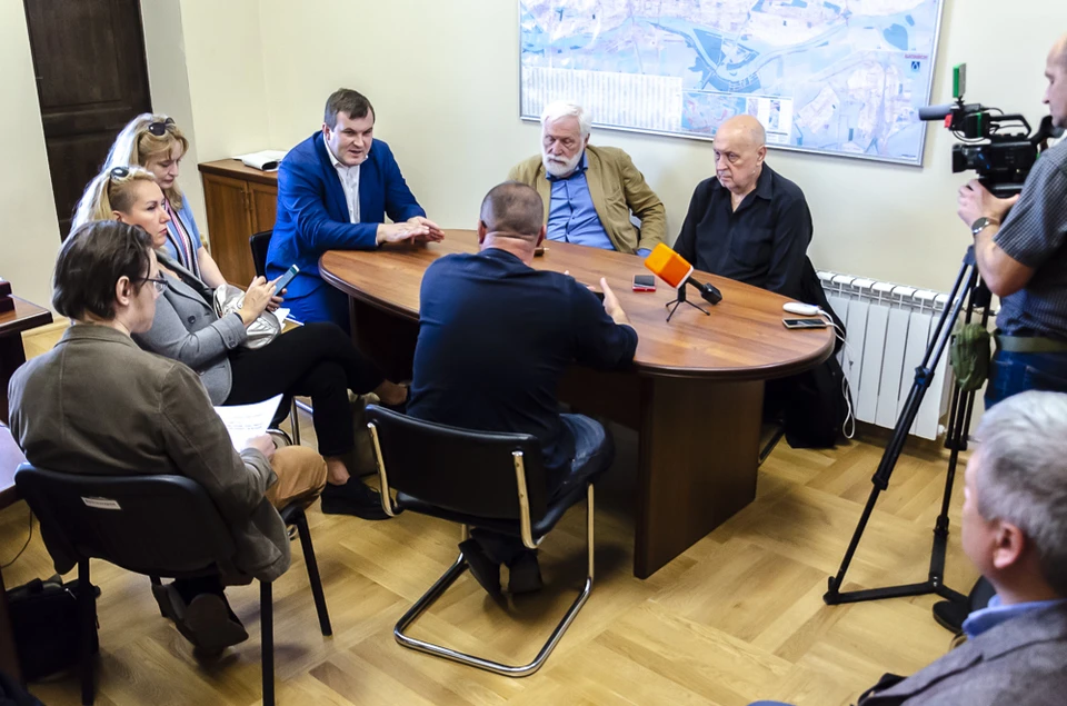 Проектировщики учтут все замечания экспертов, и следующая встреча с общественностью пройдет уже в самих переходах с мозаикой. Фото: пресс-служба администрации Ростова