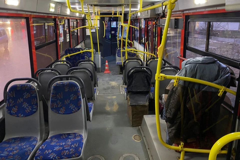 Женщина упала в салоне автобуса «ЛИАЗ». Фото: vk.com/gibdd43