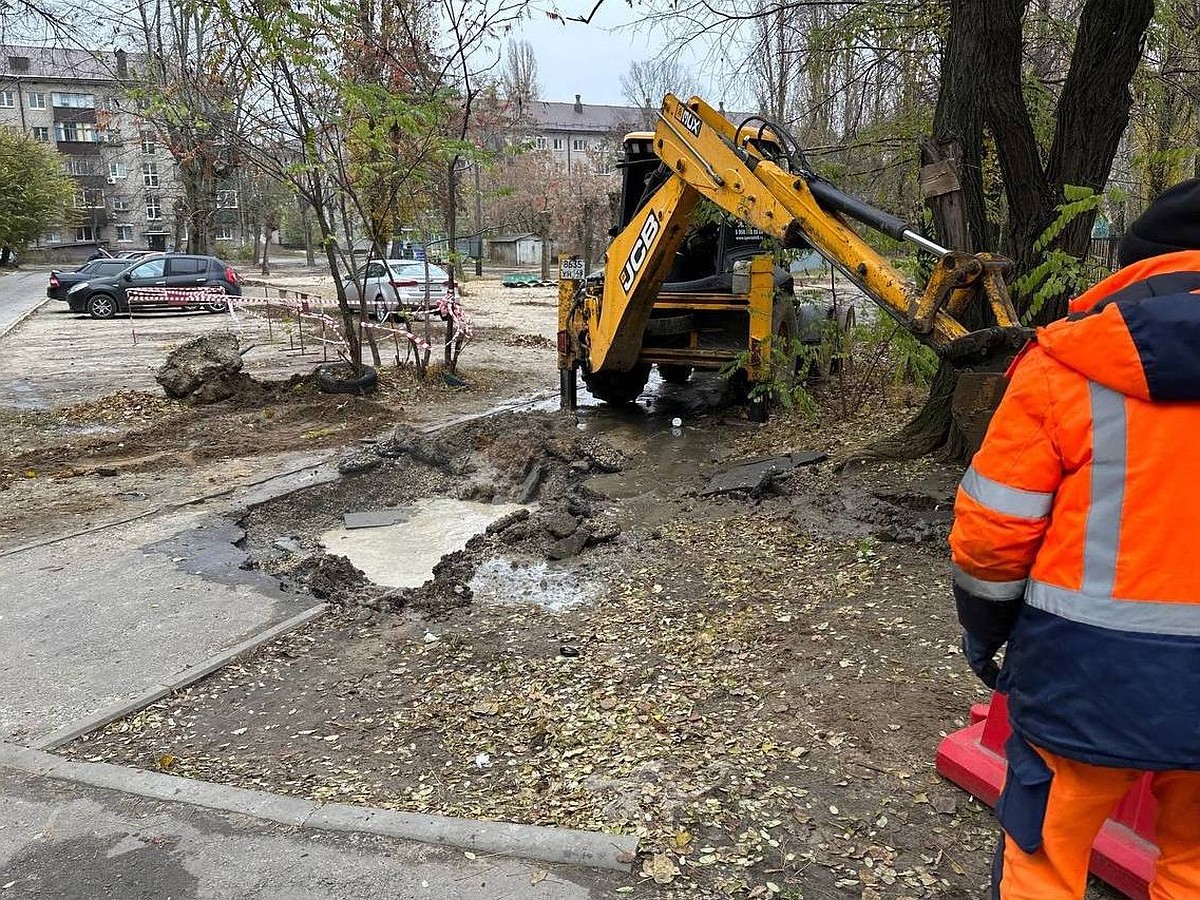 В Липецке устраняют порыв коллектора, который оставил без холодной воды  район ЛТЗ - KP.RU