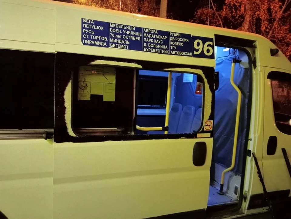 Тольятти. Пассажир маршрутки разбил стекло и выпрыгнул на ходу