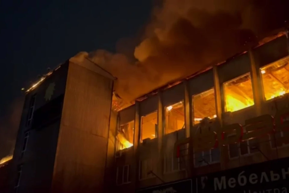 В Улан-Удэ 7 ноября загорелся торговый центр «Гвоздь»