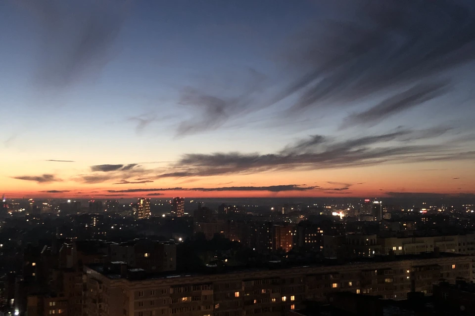 Фотографии заката, сделанные с 15 этажа, прислала участница фотоконкурса Маргарита Яременко