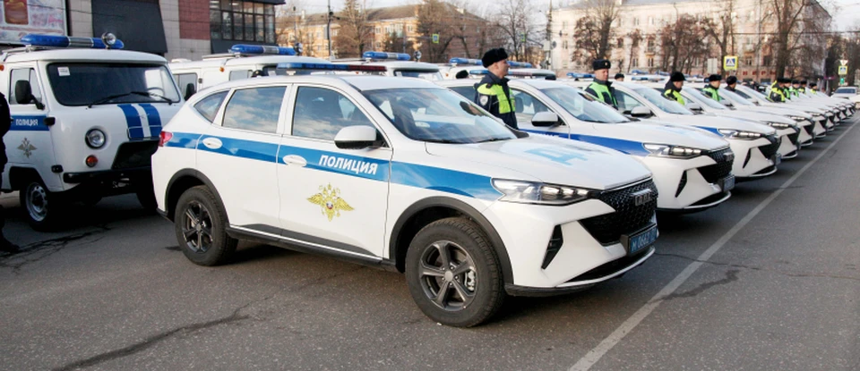 Сотрудникам полиции Тульской области вручили новые служебные автомобили