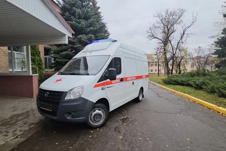 Новый автомобиль скорой помощи появился в Луганской республиканской детской клинической больнице. Фото - Минздрав ЛНР