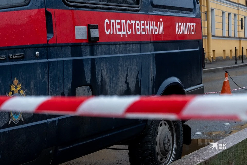 На месте происшествия работает следователь