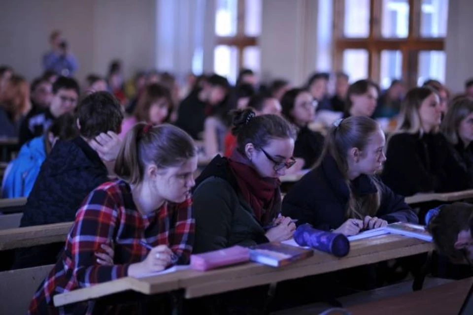 Школьников Иркутской области приглашают на онлайн-консультации по ЕГЭ