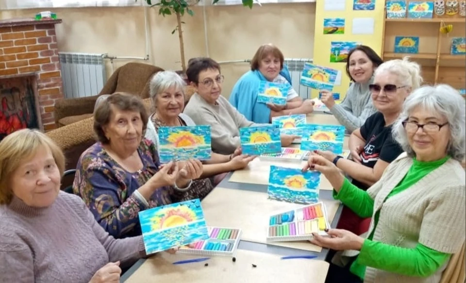 Пенсионеры посетили мастер-классы. Фото:министерство социально-демографической и семейной политики Самарской области.