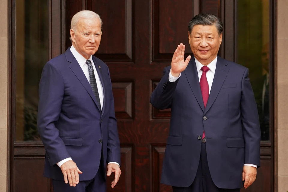 Байден и Си Цзиньпин перед началом переговоров.