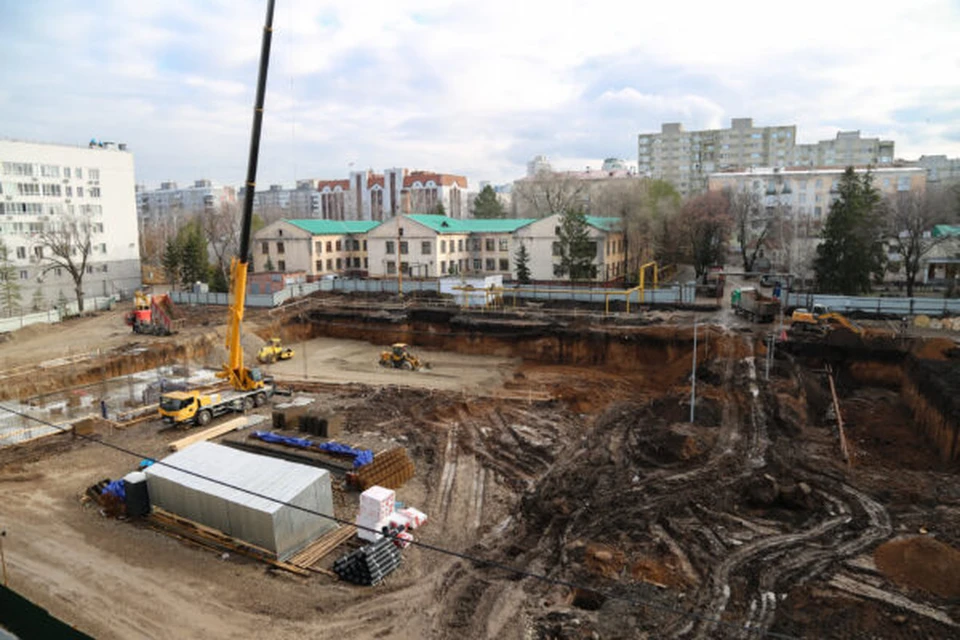 Из федерального бюджета выделено 1,7 млрд рублей на строительство нового хирургического корпуса на 100 коек. Фото: сайт Александра Хинштейна