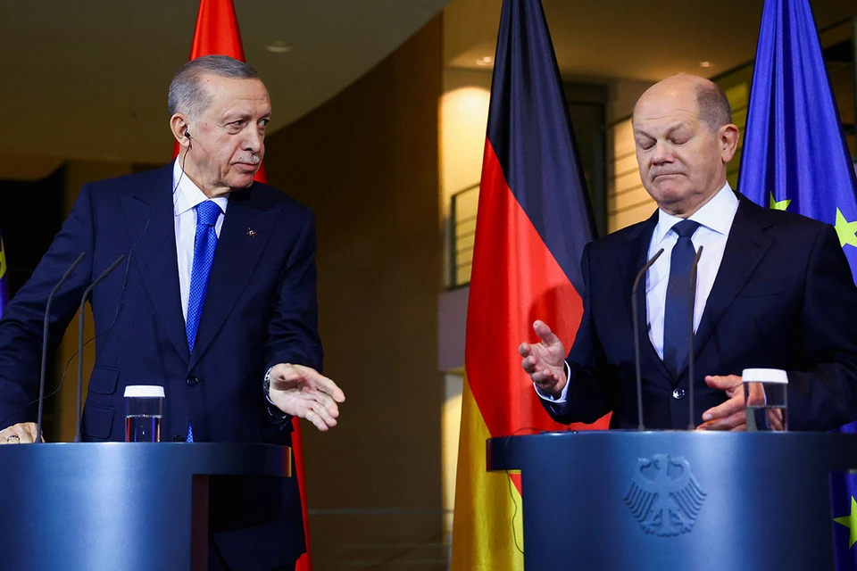 Турецкий лидер Эрдоган провел пресс-конференцию вместе с немецким канцлером Шольцем.