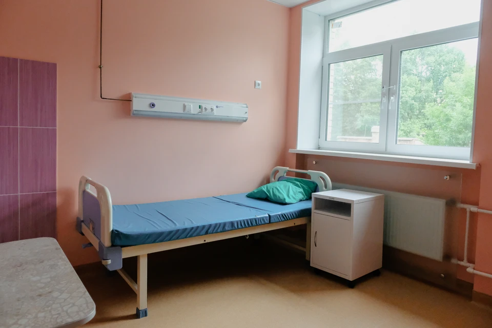 В Петербурге еще одна больница начала прием пациентов с ковидом.