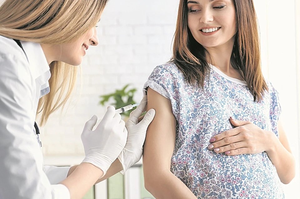 Будущим мамам рекомендуется вакцинация.