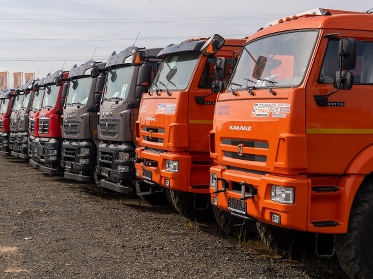 В Хабаровске нескольким автомобилям потребовалась помощь КАМАЗа - KP.RU