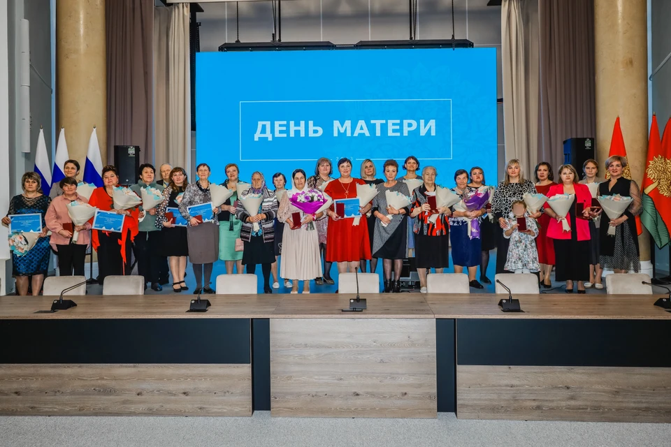 25 жительниц Липецкой области наградили почетным знаком «Слава Матери»