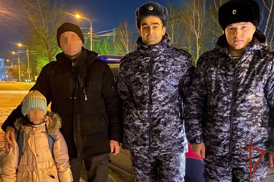 Девочку передали отцу. Фото: управление Росгвардии Томской области