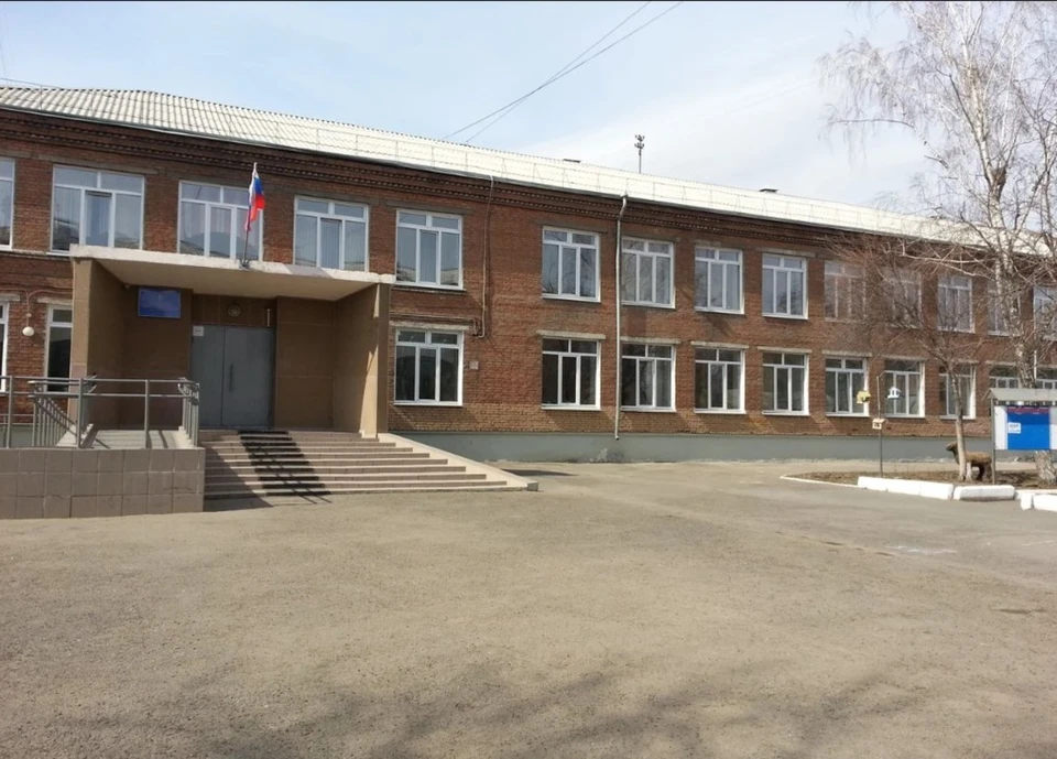 Управление Роспотребнадзора проводит санэпидрасследование после произошедшего в школе. Фото: официальный сайт школы № 90 Красноярска