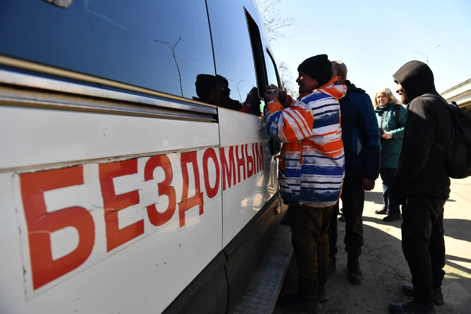 Сергей жил на улице, просил у прохожих денег на билет до дома