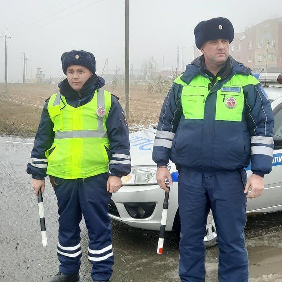 В Абдулино полицейские спасли от переохлаждения водителя и пассажира на  трассе - KP.RU