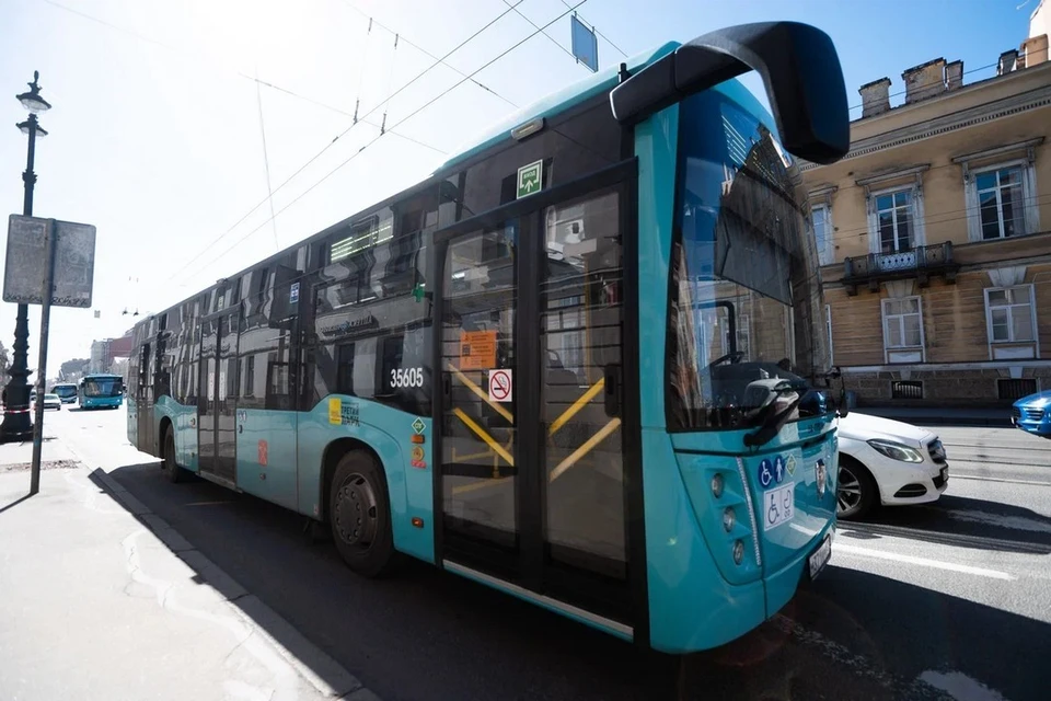 Ежедневно «лазурные» автобусы проезжают около 400 тысяч километров.