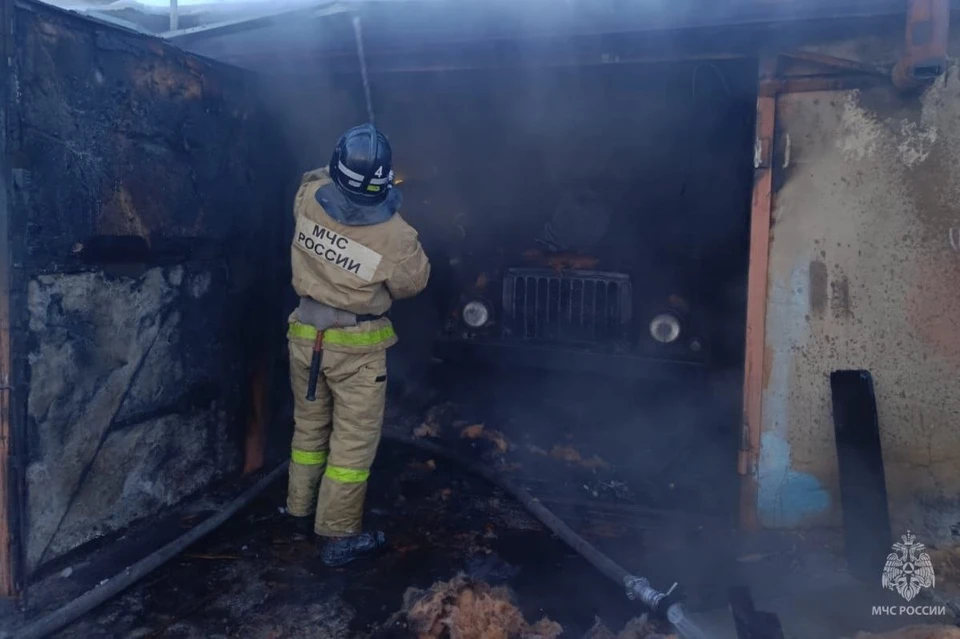 Пожар тушили 12 человек.Фото: ГУ МЧС России по Амурской области