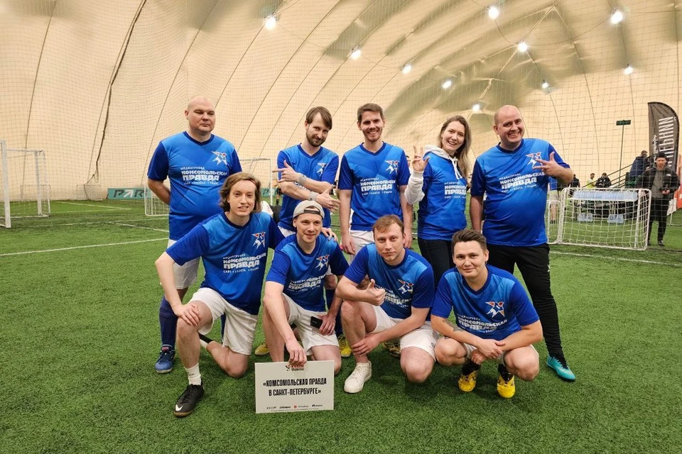 Команда «Комсомольской правды в Петербурге» приняла участие в старейшем футбольном турнире между журналистами и актерами.
