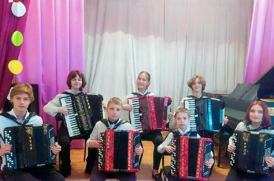 Школа получила четыре баяна и три аккордеона. Фото: Министерство культуры ДНР